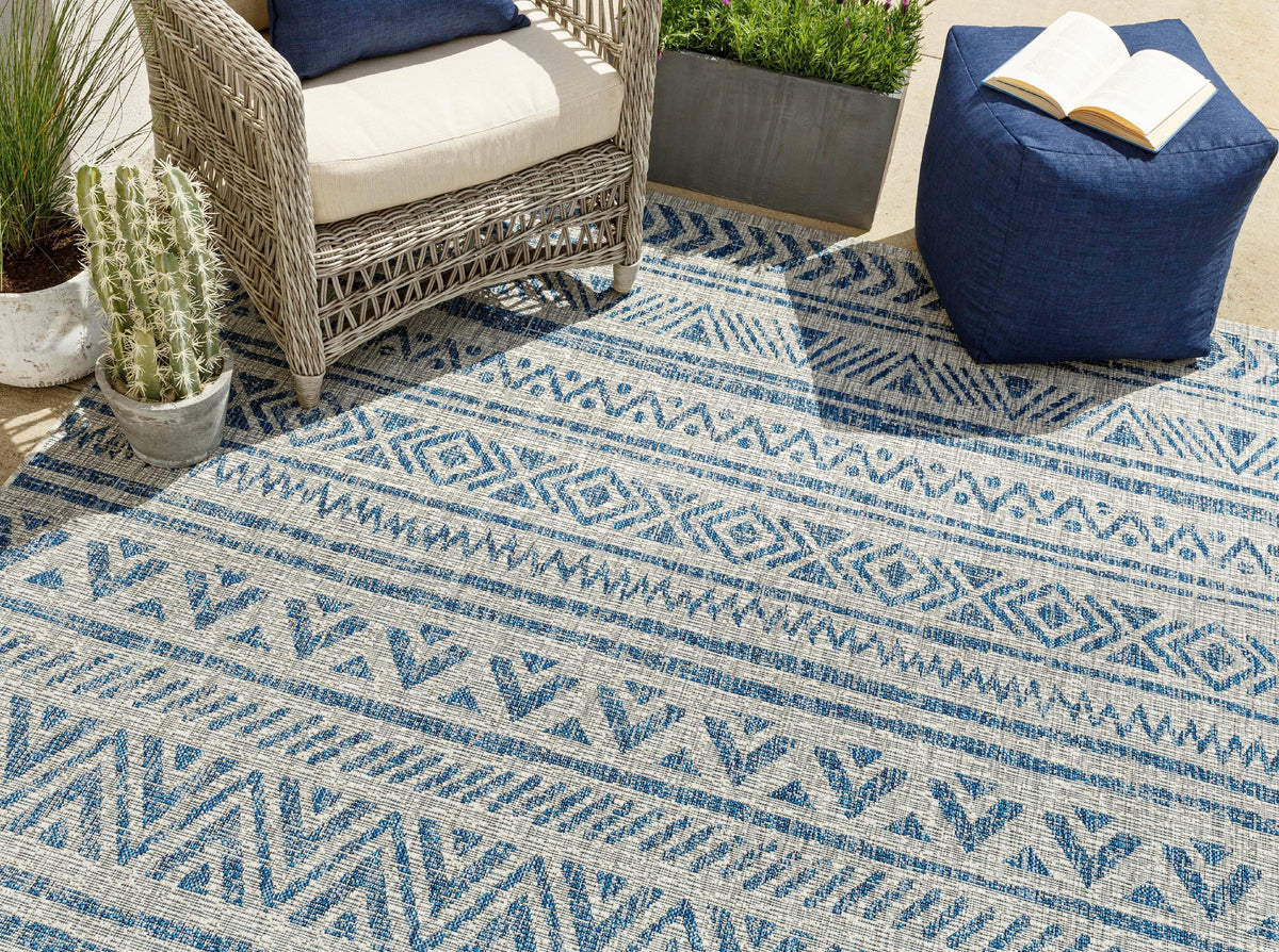 Dark Blue Oval Outdoor Area Rug R73258