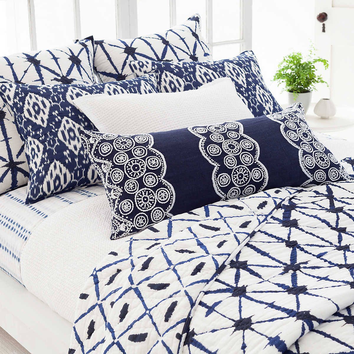 White Queen Coverlet X454