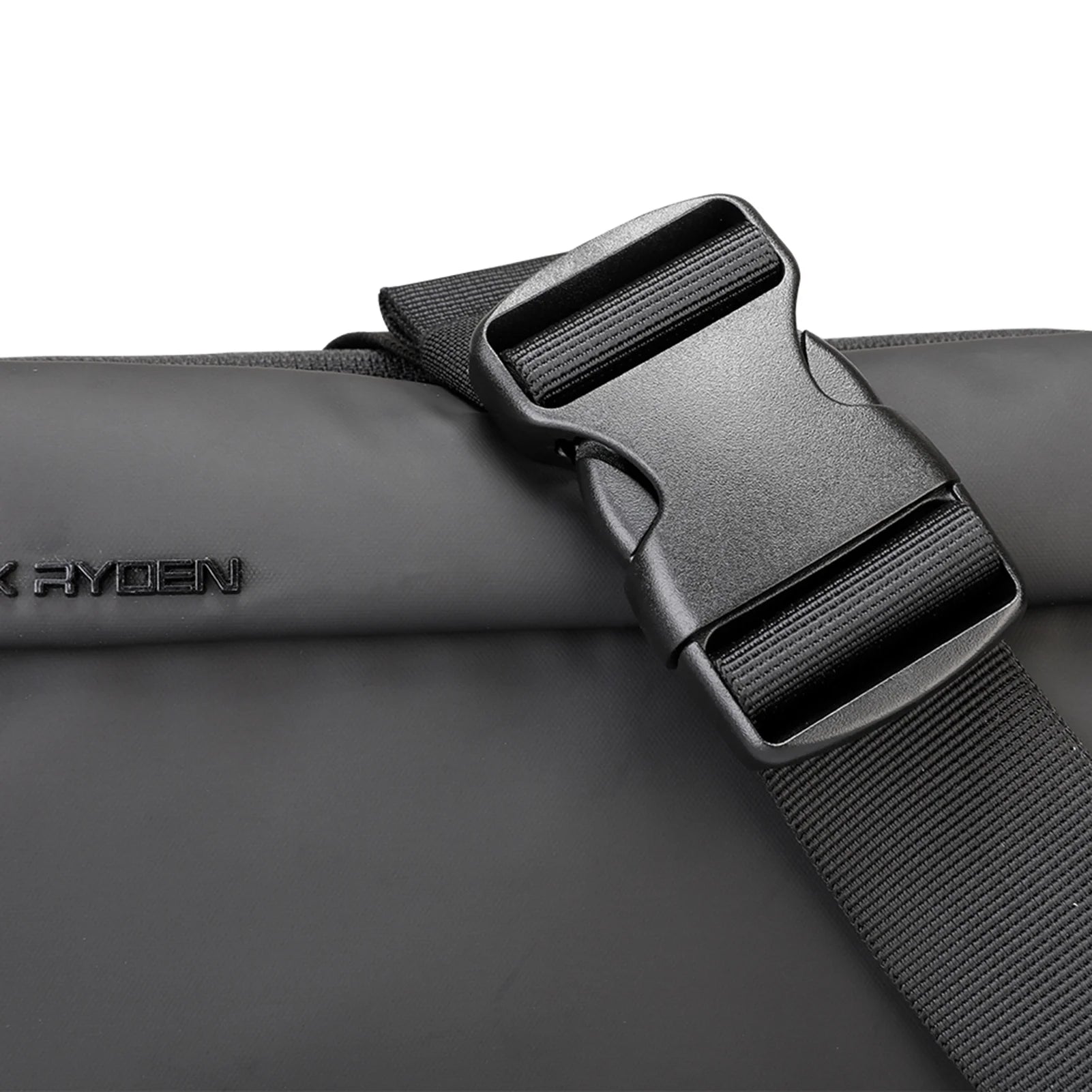 Sleek Chest Pack H19410