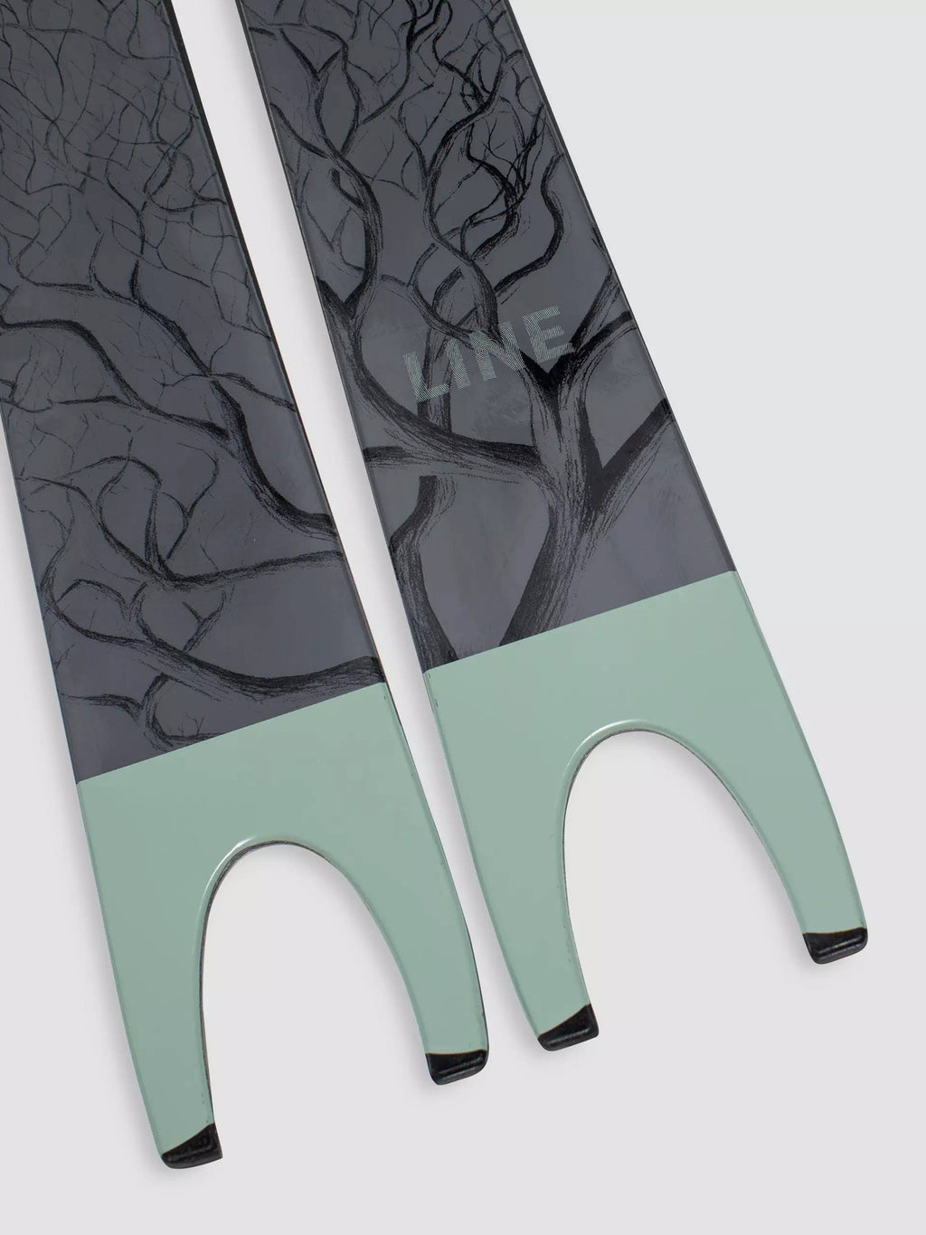 180 Skis Q6848