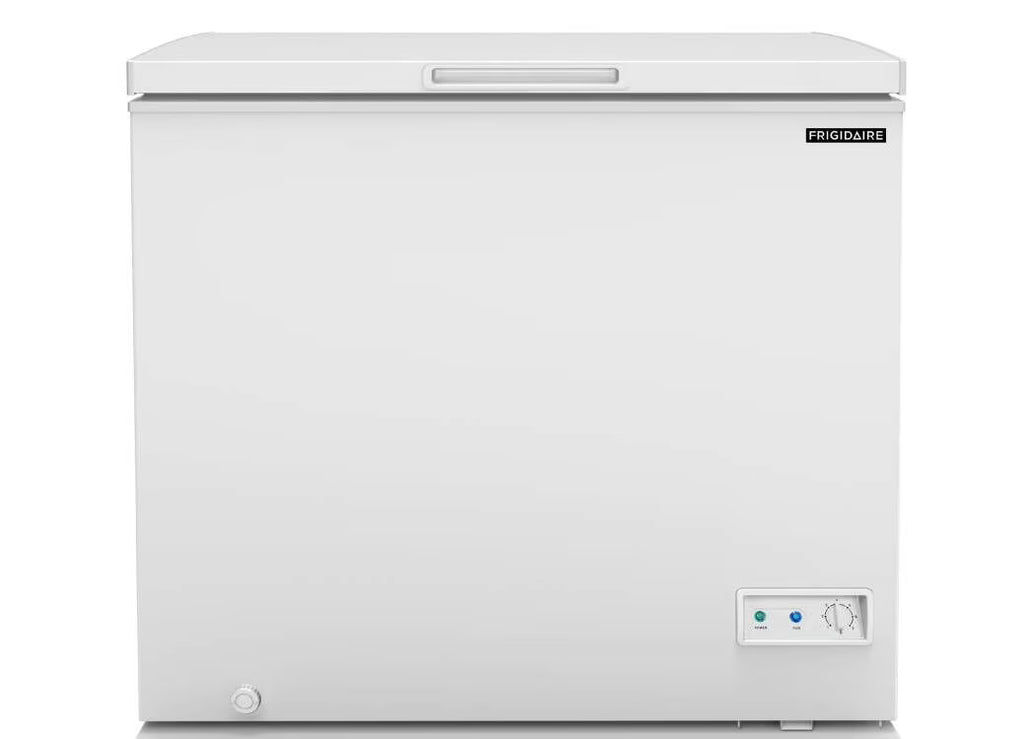 White 7.0 Cu. ft. Chest Freezer U555656